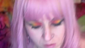 Hot MILF Suzy Wylde cums and squirts in solo session