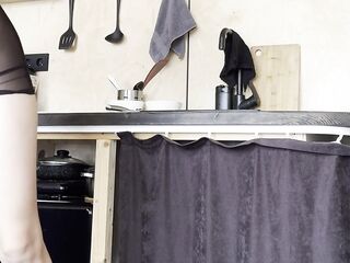 kitchen cleaning lady