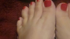 Toe wiggling, sole showing