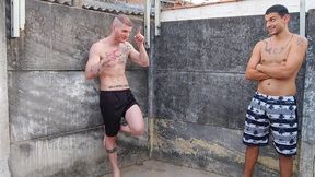cobra e carmona se masturbando no quintal