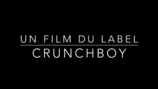 Des beaux mecs gays français, en pleine excitation, font des fellations profondes à plusieurs bites puis se font baiser avec des préservatifs.