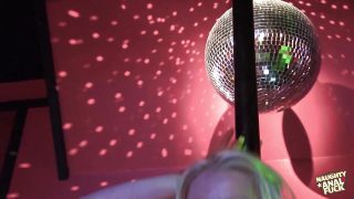 Sæd i munnen, gruppesex &#8211; hardcore film av barmfager strippere med store pupper Cindy Behr, Kat Lee og Tracey Venus som blir analknullet av Ben Dover og Pascal White