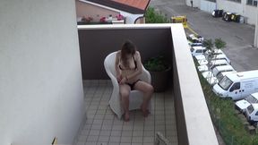 Watching my neighbours stepdaughter masturbating on her balcony