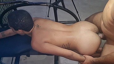 Fudendo magrinha grávida no motel