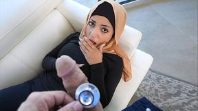 Filthy Rich Has an Easy Solution for The Hungry Babe During Her Fasting - Hijablust