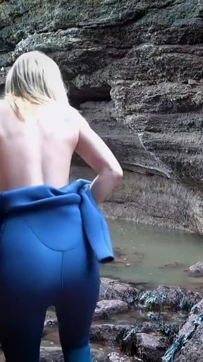 Wetsuit JOI & Rubber Rubdown by the Sea