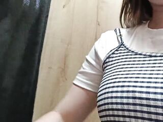 SEXO EN PUBLICO,LE DOY UNA MAMADADA HASTA CORRERSE, EN ALMACEN DE ROPA