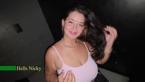 conheci uma casada no glory hole da hotbar e meti a rola no pelo no rabo da safada