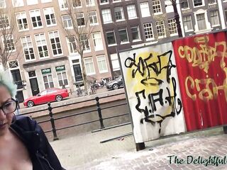 Me corro en la cara de mi Ex después de una mamada pública y hace un Cumwalk en Leidseplein, Ámsterdam