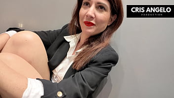 APAGON Espa&ntilde_a - Blackout SPAIN - Bloqu&eacute_e dans l'_ascenseur, elle finit par baiser son voisin mari&eacute_ - part 01