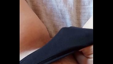 GretaLa in slip neri e pelosa