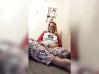 trans cutie desperately wets her pajamas -- omorashi