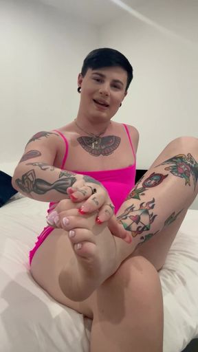 Jerk off Over My Pretty Feet