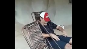 Loirinho da queijada em caminhoneiro sonolento as 15 da tarde, durante um Apocalipse Zumbi enquanto estavam isolados ao in&iacute_cio das tentativas de quarentena em ch&aacute_cara amaldi&ccedil_oada e fantasmag&oacute_rica.