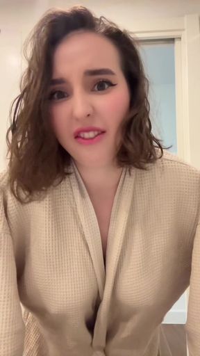 Amateur teen with big tits exposes her juicy pussy and tight ass