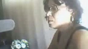 Time worn chubby mature webcam whore strokes her wet fat pussy