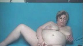 Huge boobed granny playing with her vagina in solo video