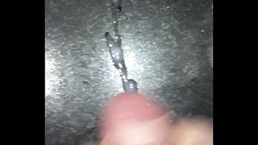 Batendo uma sozinho no banheiro