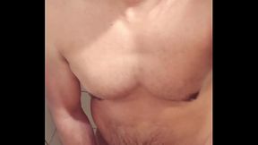 Tenente tocando uma bela punheta