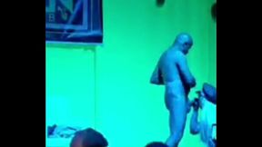 Katharine Madrid levando pau do kidbengala em Bel&eacute_m do Par&aacute_