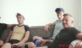 Viendo el partido Cole Blue Eric Charming Jax Thirio Matthew Figata y Tom Bentley