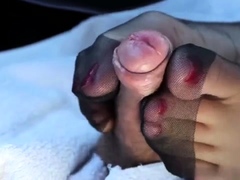MILF seductress in pantyhose delivers footjob masterpiece