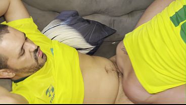 TORCEDORES MACHOS DO BRASIL SE ENCONTRAM PARA ASSISTIR O JOGO E DO NADA ACABA VIRANDO UMA ORGIA HOT1