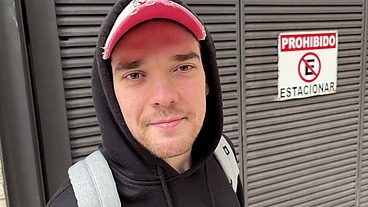 Cruising at Public Toilet with Curious Straight in Berlin [4K]