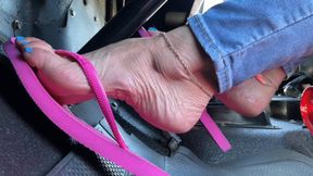 Mimi Starts, Revs & Drives Her Old Jeep in Havaianas Flip Flops