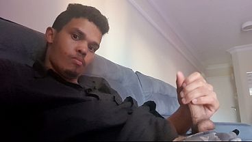 Novinho batendo punheta