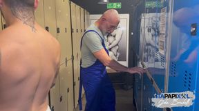 Stepdaddy Itapapixxl Hard Fuck in the Locker Room Hunk John Brachalli