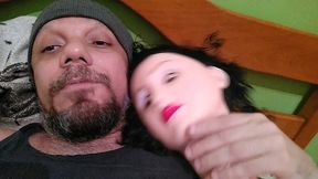mostrando como e um cu e uma buceta de uma boneca inflavel