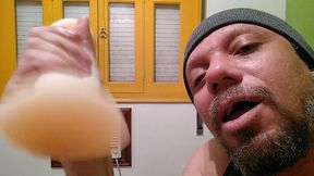 mostrando como e um cu e uma buceta de uma boneca inflavel