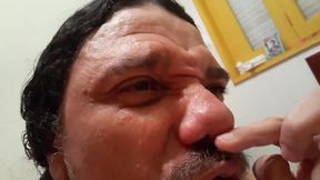 mostrando como e um cu e uma buceta de uma boneca inflavel