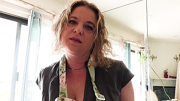 Stepmom helps stepson cum at the breakfast table