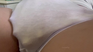 Cansadita de un dia de trabajo a relajarme, pero no estaba sola