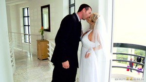 RealWifeStories: Facial along with piercing american wife