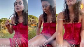 apres la plage je me passe de la creme en public