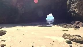 【個人撮影】伊豆????️海に行く前に駐車場に止めた車の中でイチャイチャして生SEXまでする素人カップル♡最後は人が近くに来て中断しました   ????／Japanese amateur hentai