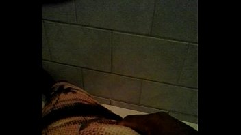 batendo uma punheta at&eacute_ goza quem quer leitinho??