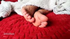 masturbate with my beautiful feet