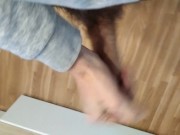 🇦🇷🇻🇪🇪🇨Cachondo Amateur No Puede Aguntar Mas y Expulsa su Semen A Chorros en el Suelo💦