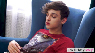 Masturbation, Abspritzen, Masturbieren – Solo-Mädchen-Clip des jungen, dünnen Teenagers Tony Keit, der anal gefickt wird