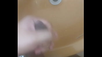 punheta no banheiro
