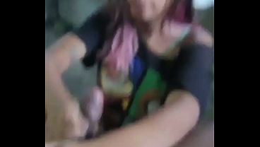 Putipobre me masturba y me la chupa mientras ve videos