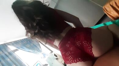 Me follo a mi hermosa en casa y terminé corriendo dentro de ella