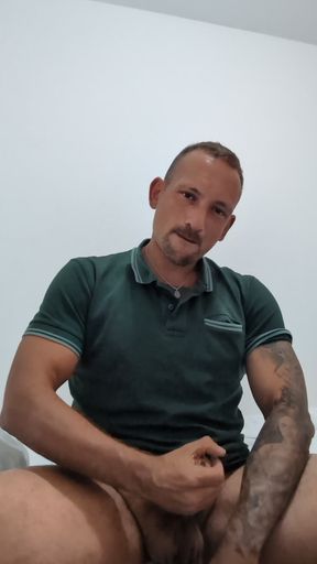 Discret wank in Alicante while the friend is resting in the other room