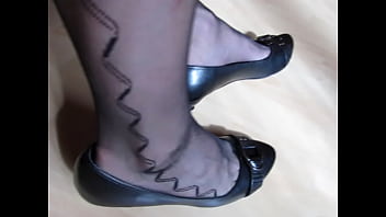 kitten heeled pumps and nylons - shoeplay and dangling by Isabelle-Sandrine