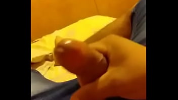 Hombre masturb&aacute_ndose