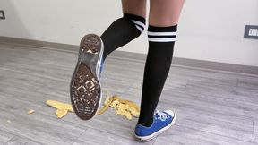 Converse all stars Banana Trampling and destruction
